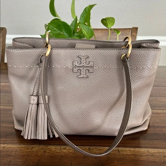 Tory Burch Brown Shoulder Bag with Pebbled Leather and Tassel - Picture 1 of 12